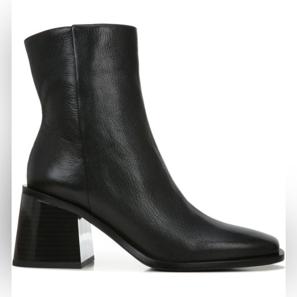 Sam Edelman Winnie Bootie in Black, Size 7